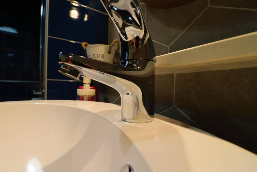 Room Emma,Between Bus And Train Station,Netflix,Speed Wi-Fi Zagreb Extérieur photo
