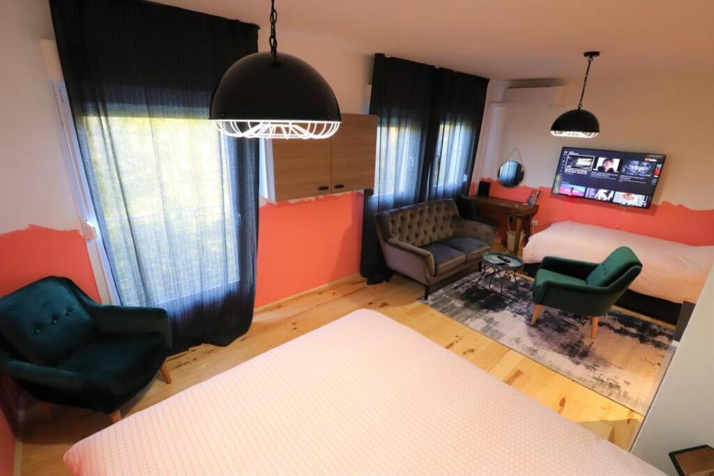 Room Emma,Between Bus And Train Station,Netflix,Speed Wi-Fi Zagreb Extérieur photo