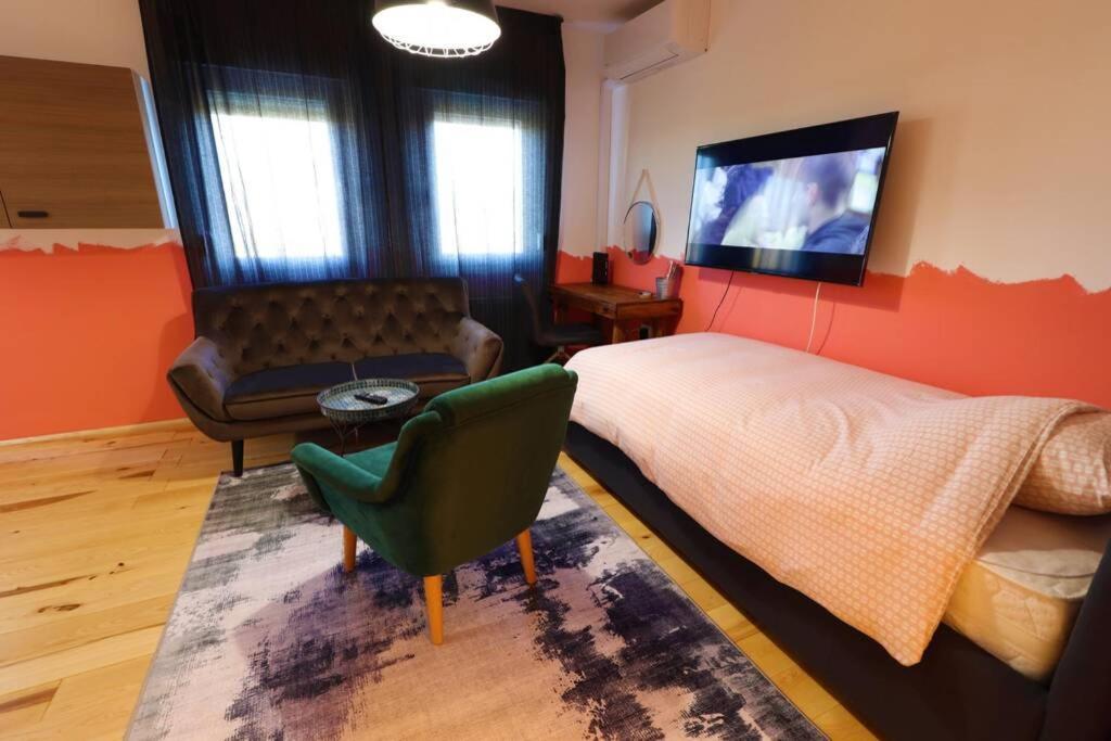 Room Emma,Between Bus And Train Station,Netflix,Speed Wi-Fi Zagreb Extérieur photo