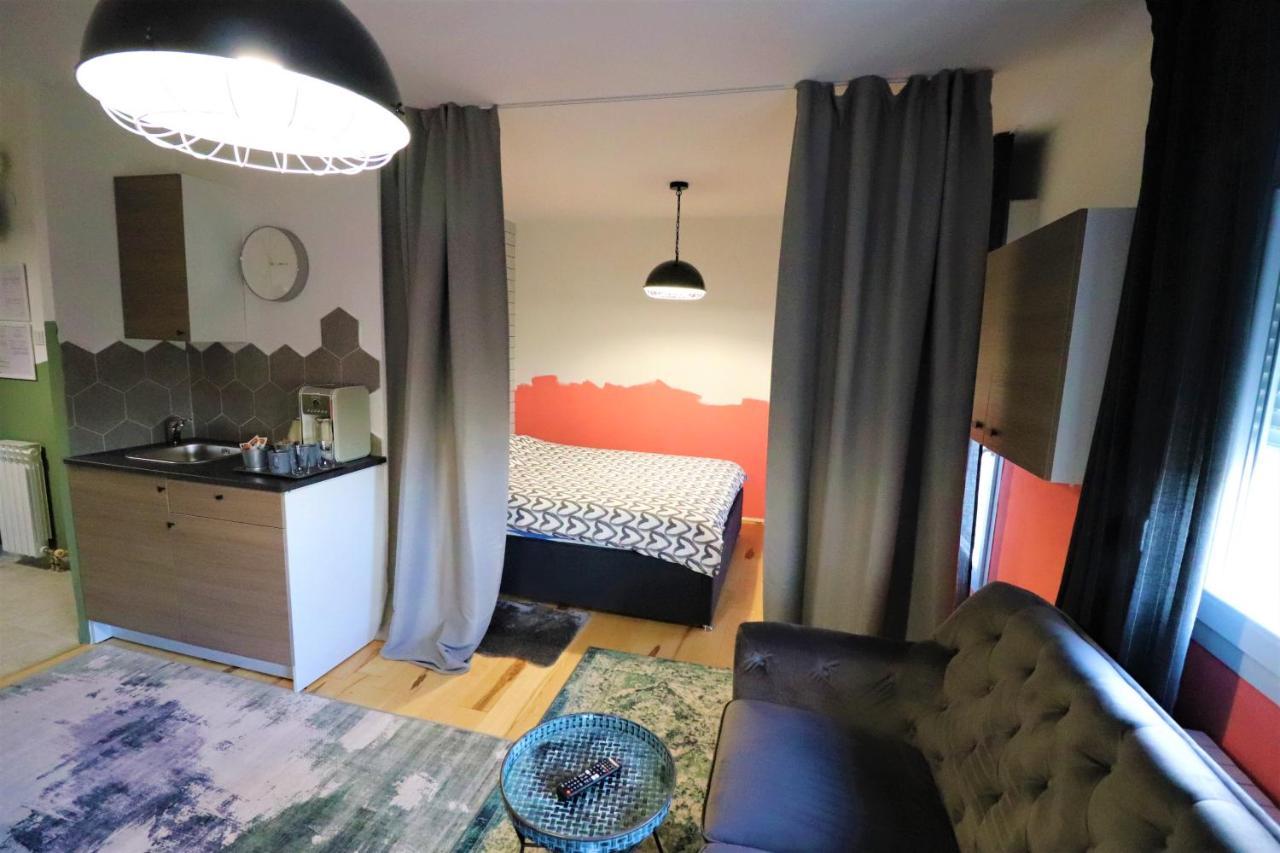 Room Emma,Between Bus And Train Station,Netflix,Speed Wi-Fi Zagreb Extérieur photo